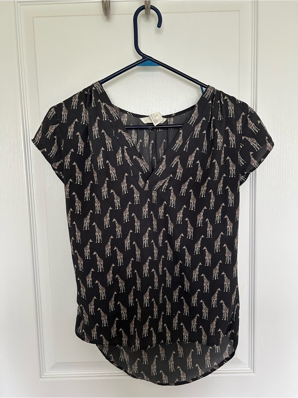 Black Giraffe Print V-Neck Short Sleeve Blouse